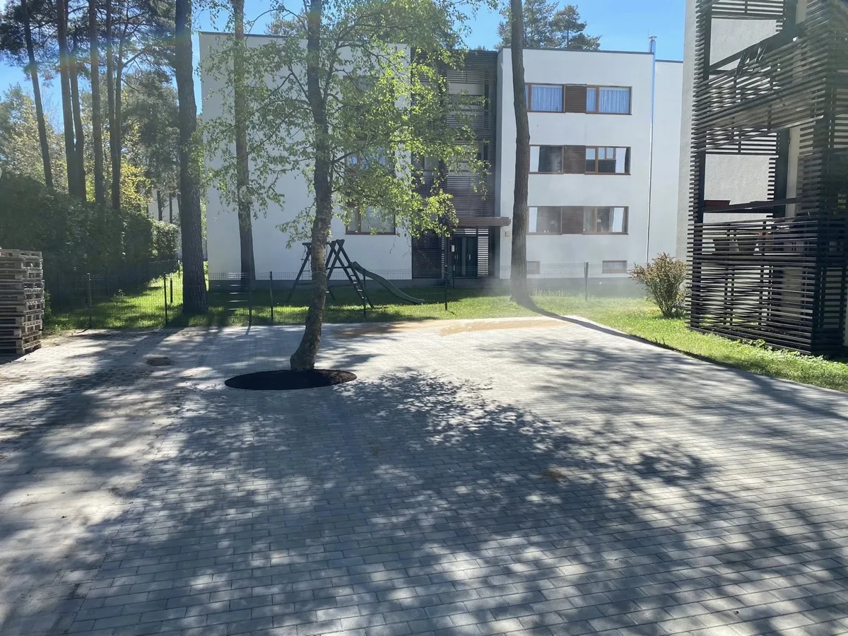 Renoveeritud korteriühistu hoov